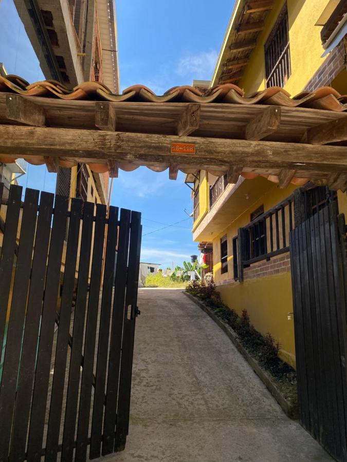 Oak Tree House Guest House Guatape Bagian luar foto