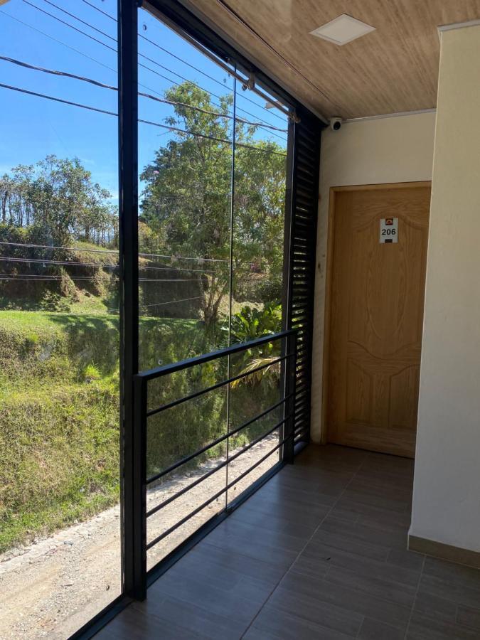 Oak Tree House Guest House Guatape Bagian luar foto