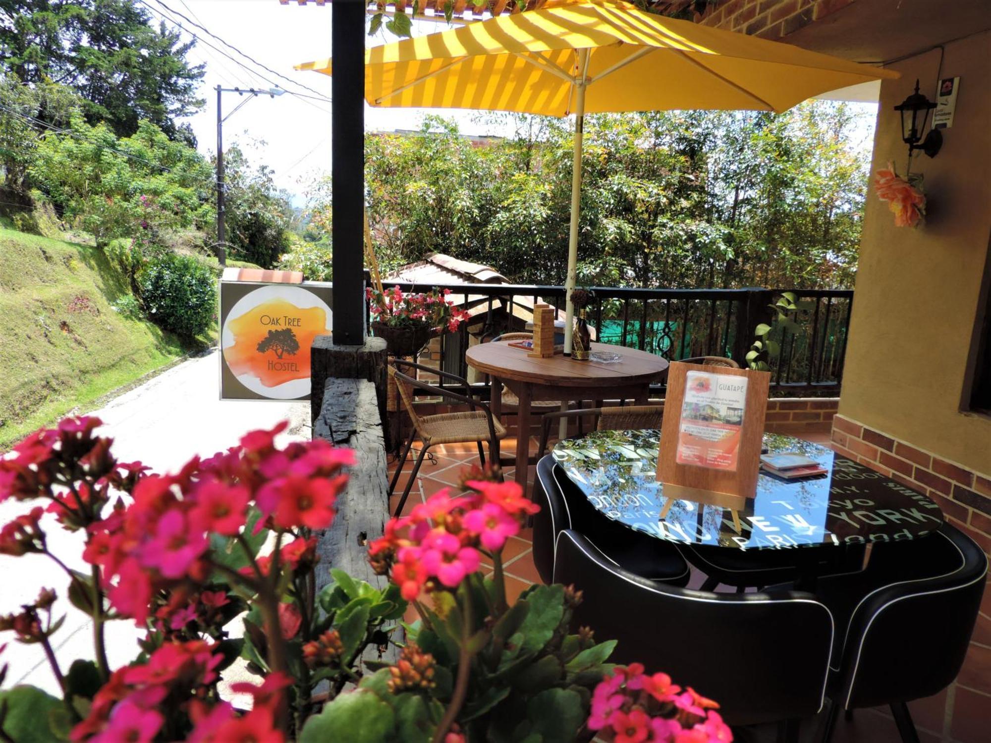 Oak Tree House Guest House Guatape Bagian luar foto