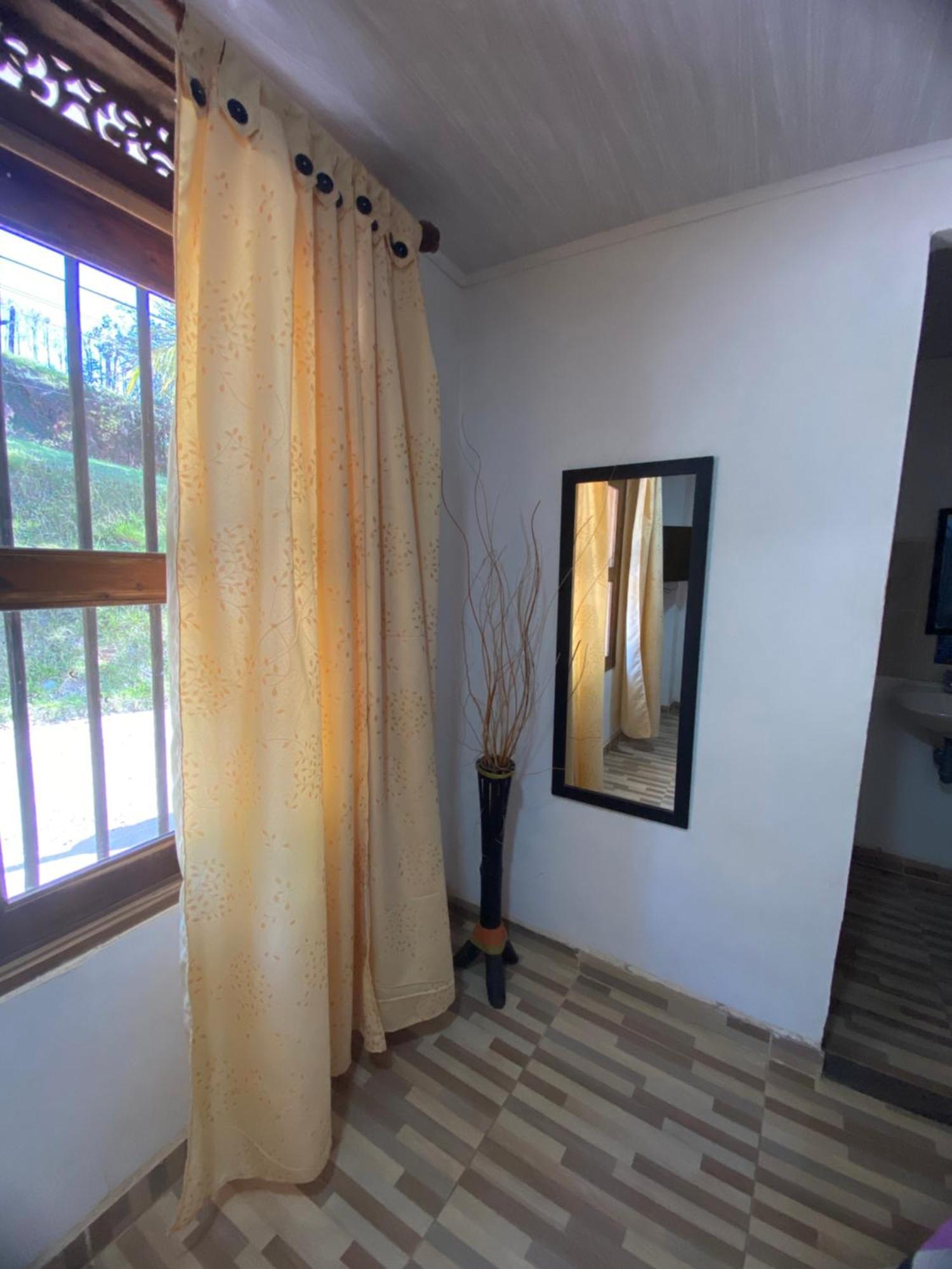 Oak Tree House Guest House Guatape Bagian luar foto