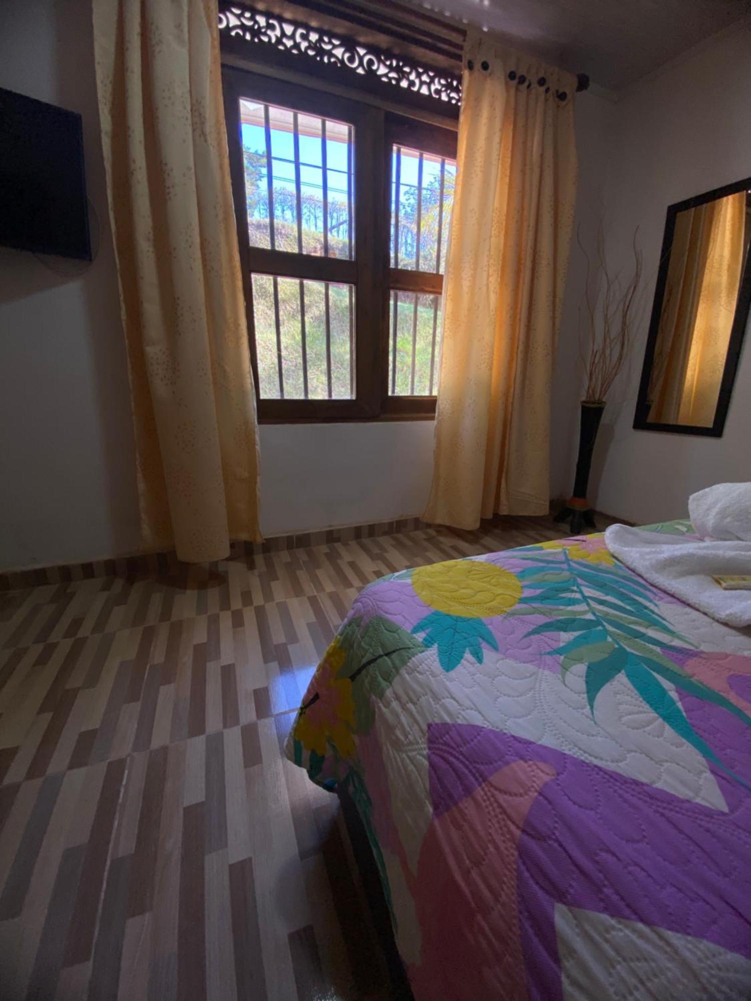 Oak Tree House Guest House Guatape Bagian luar foto