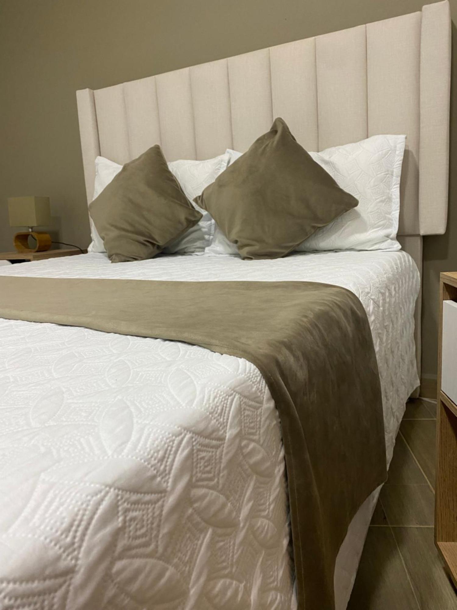 Oak Tree House Guest House Guatape Bagian luar foto