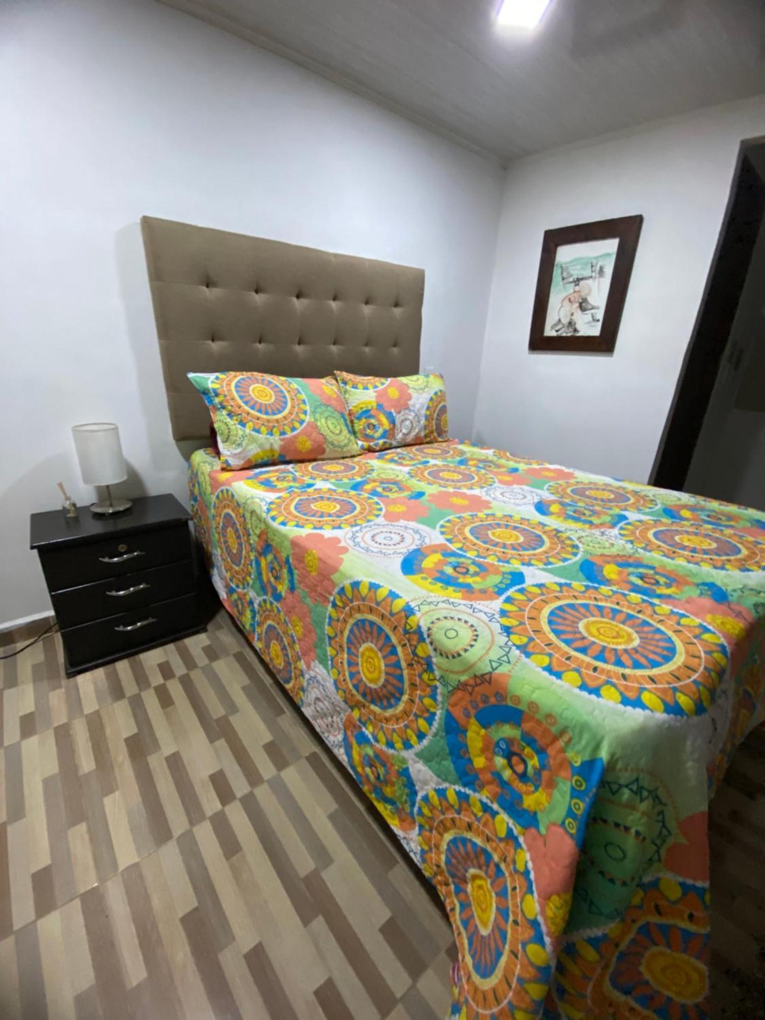 Oak Tree House Guest House Guatape Bagian luar foto