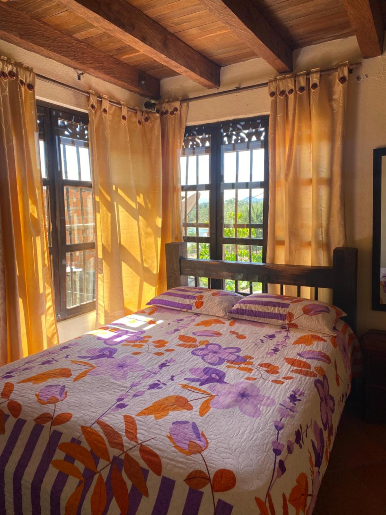 Oak Tree House Guest House Guatape Bagian luar foto