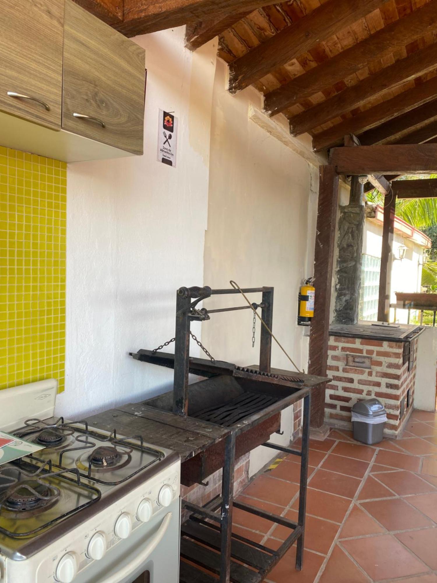 Oak Tree House Guest House Guatape Bagian luar foto