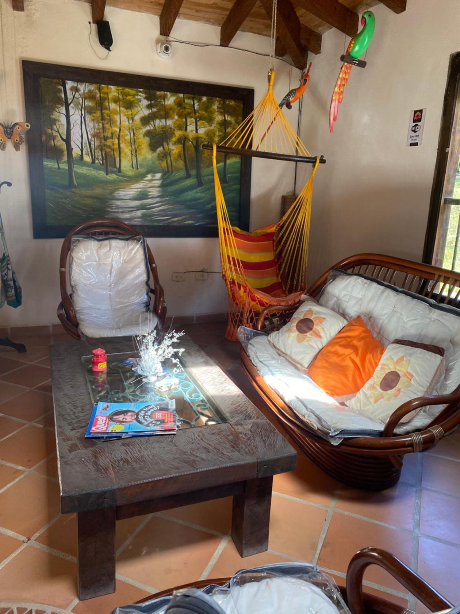 Oak Tree House Guest House Guatape Bagian luar foto