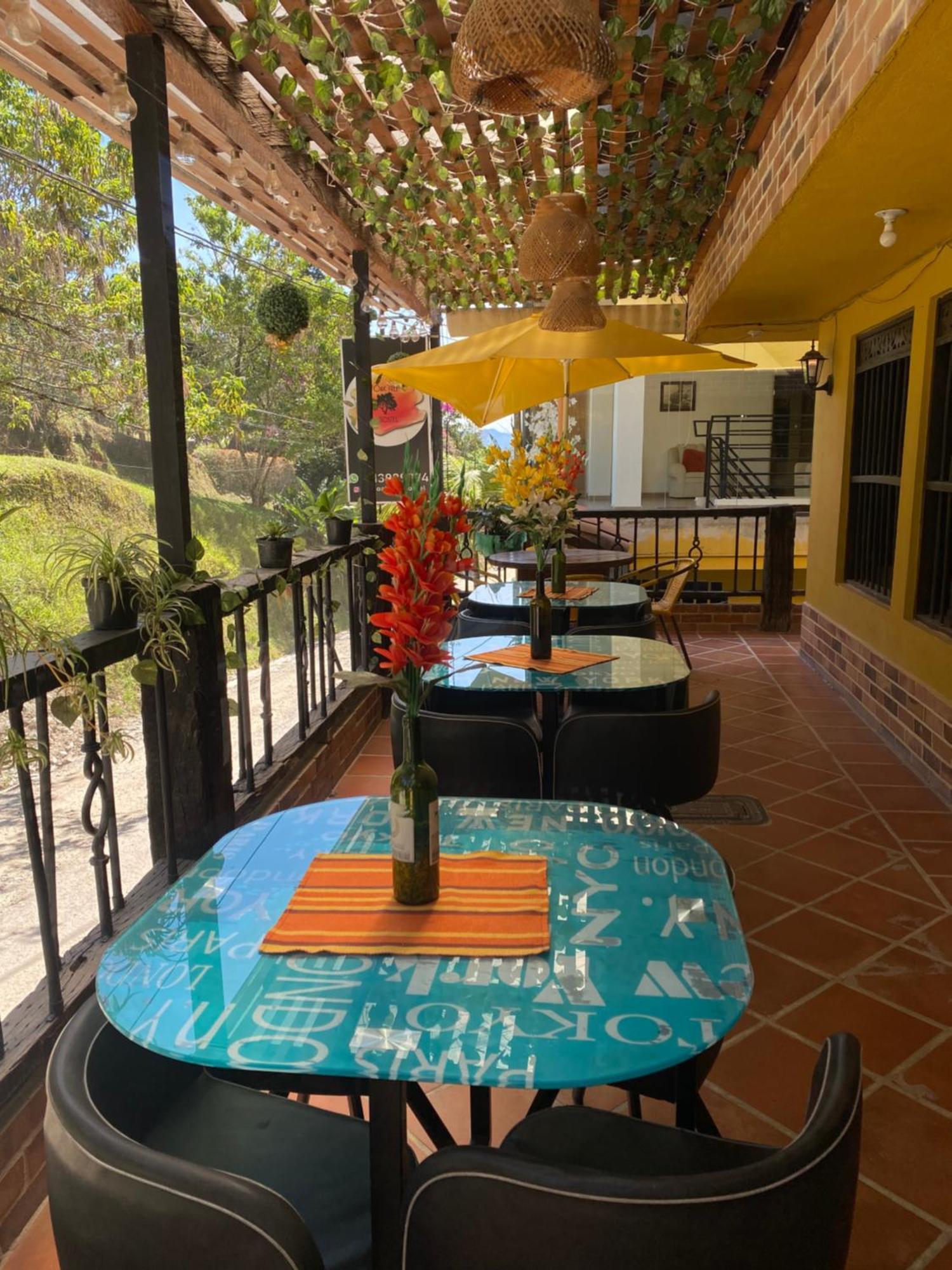 Oak Tree House Guest House Guatape Bagian luar foto
