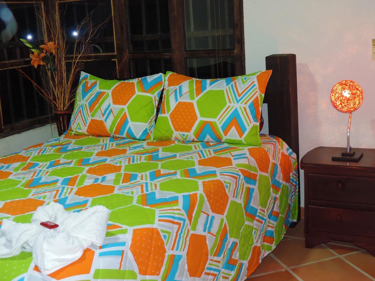 Oak Tree House Guest House Guatape Bagian luar foto
